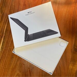 White Apple Magic Keyboard